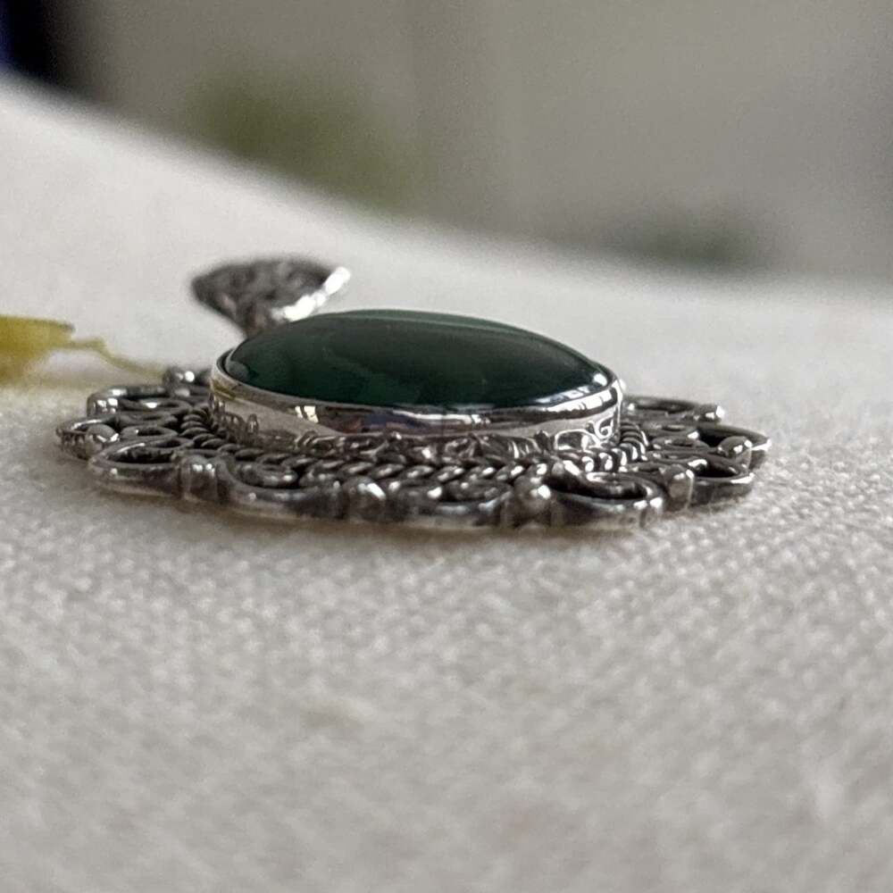 Artisan Crafted African Malachite Womens Round Pendant Sterling Silver Oxidized - Picture 4 of 8